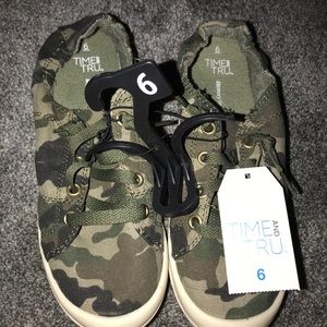 NWT Time & True Ladies 6 Camo Slip-On Sneakers